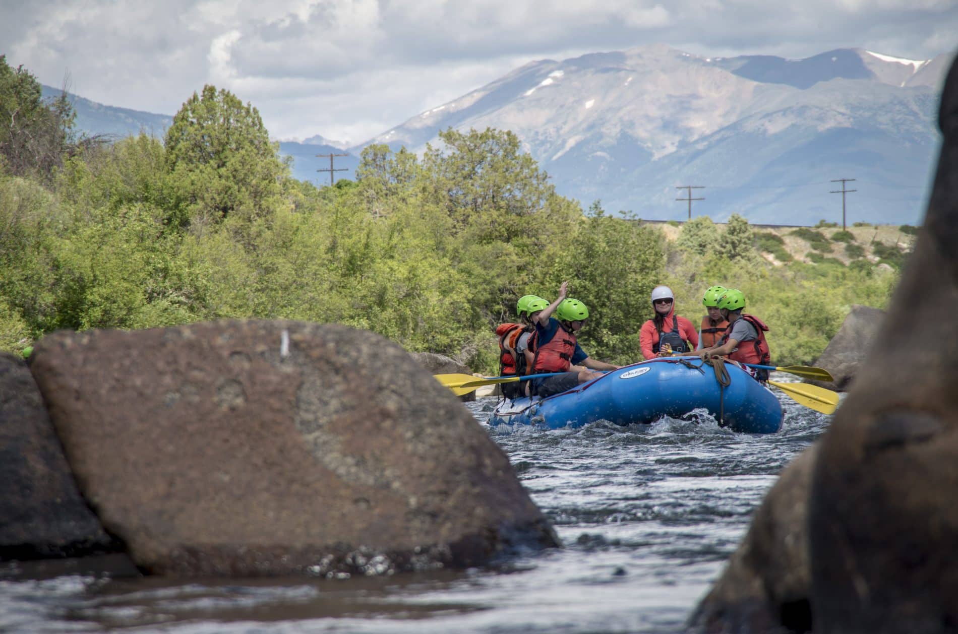Rafting around rocks